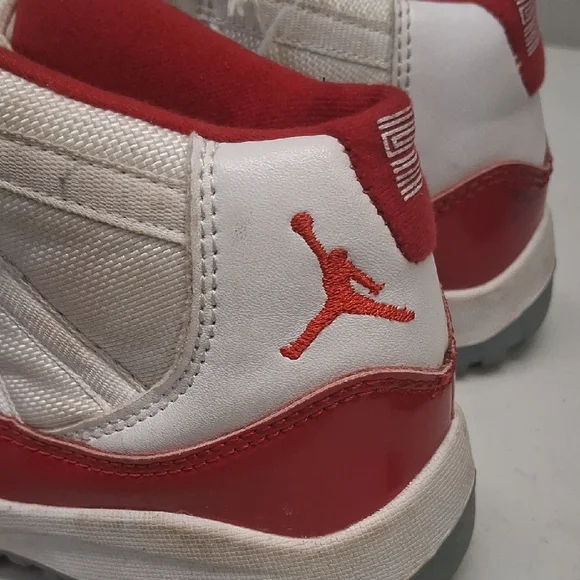 Jordan Kids Sneakers in Red and White - Picture 4 of 6